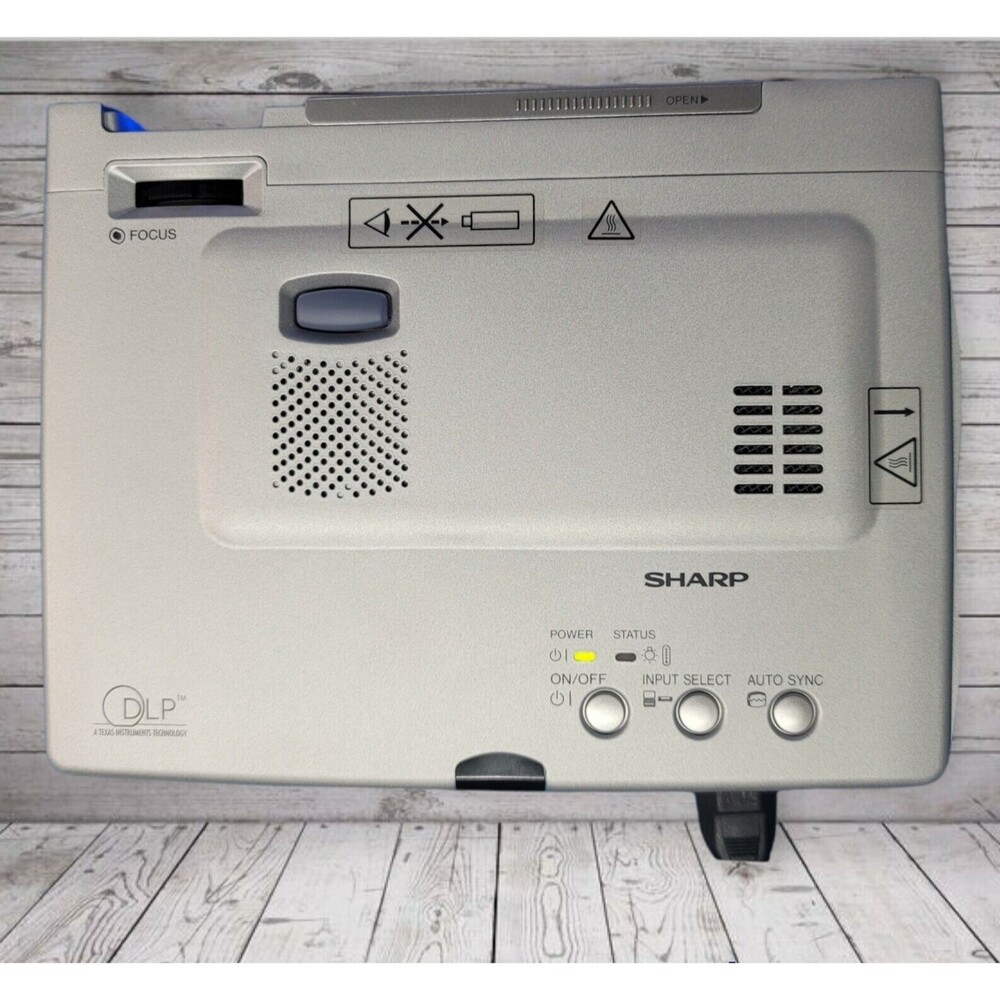 Sharp PG-M10X Projector With Carry case - Picture 2 of 10